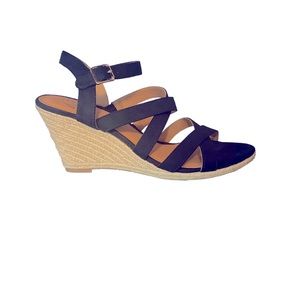 NWT and dust bag! DV8 espadrilles size 11